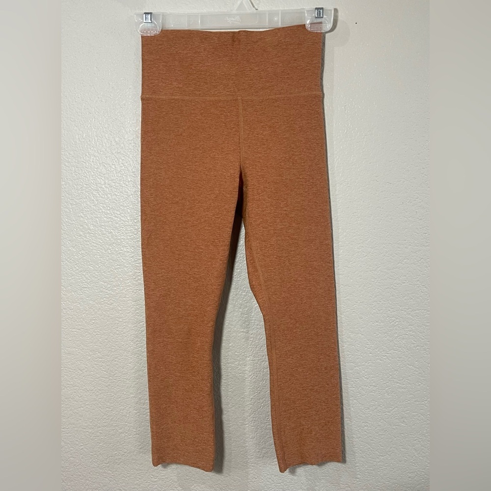 Vuori clean elevation raw hem capri leggings XS burnt orange